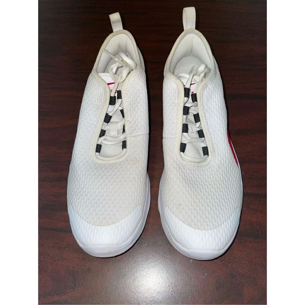 Nike Air Max Motion 2 Size 7Y White, Red and Black